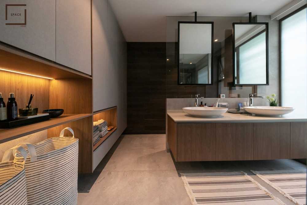 Contemporary Bathroom with Shower Screen and Bathroom Sinks