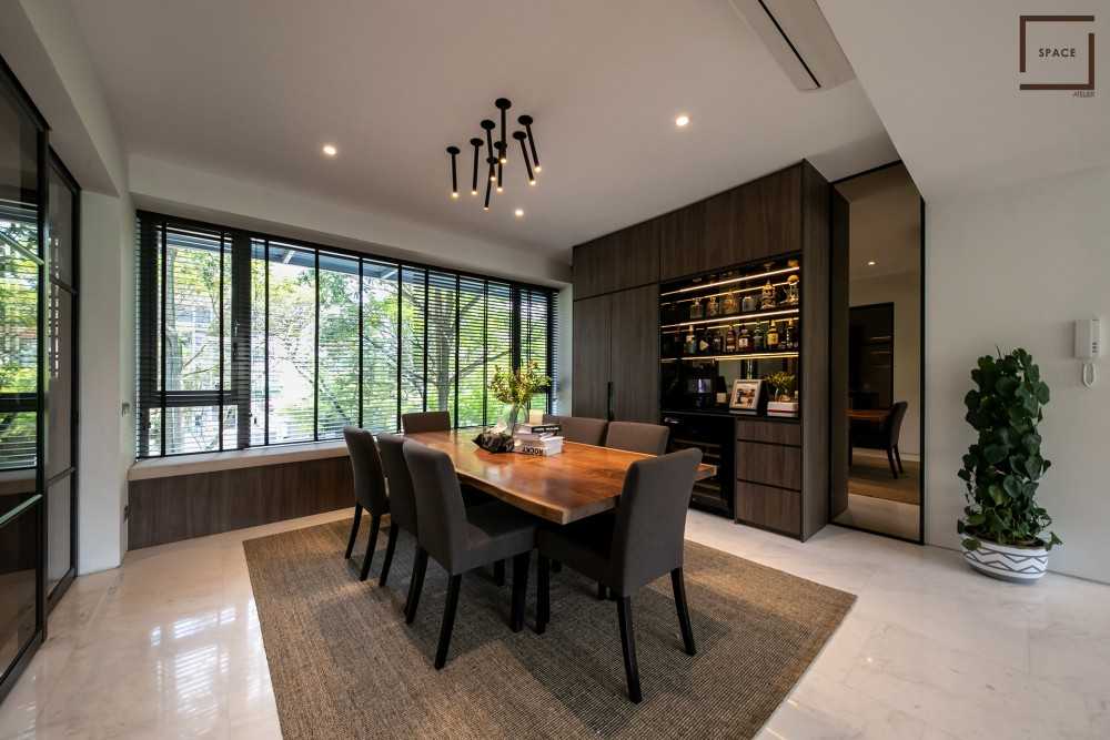 Contemporary Dining Room with Drop Ceiling and Dining Table