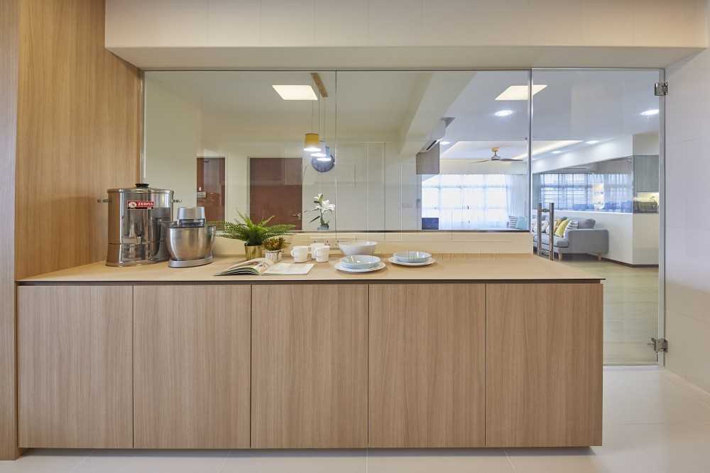 Minimalist Kitchen with Countertop and Open Kitchen