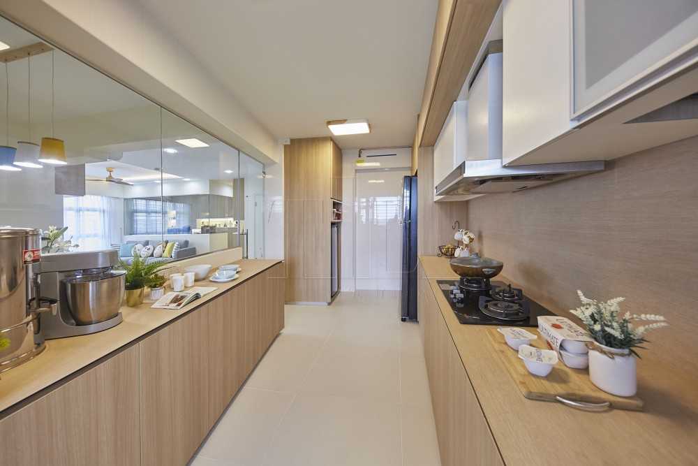 Minimalist Kitchen with Countertop and Open Kitchen