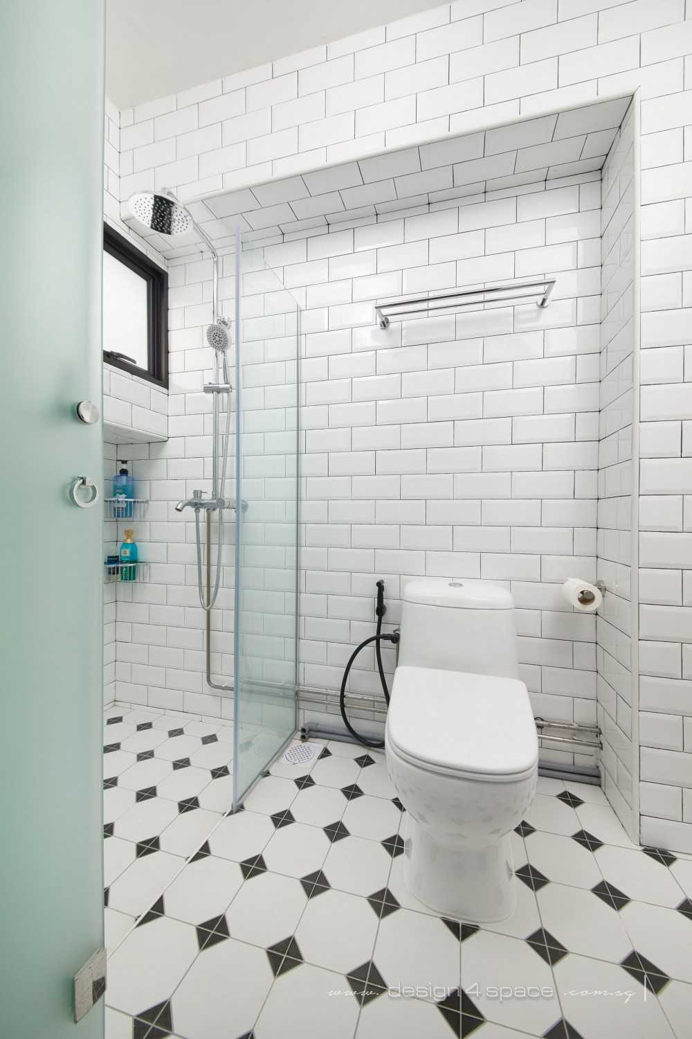 Modern Bathroom with Mirror and Bathroom Storage