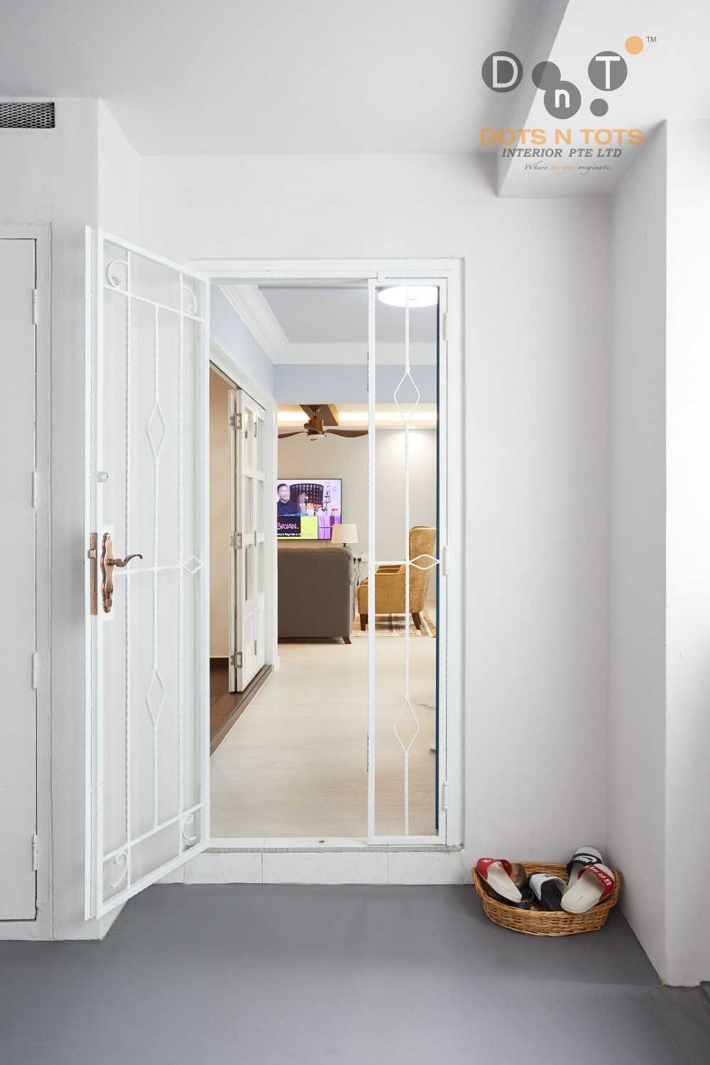 Country Entryway with Mirror and Small Storage