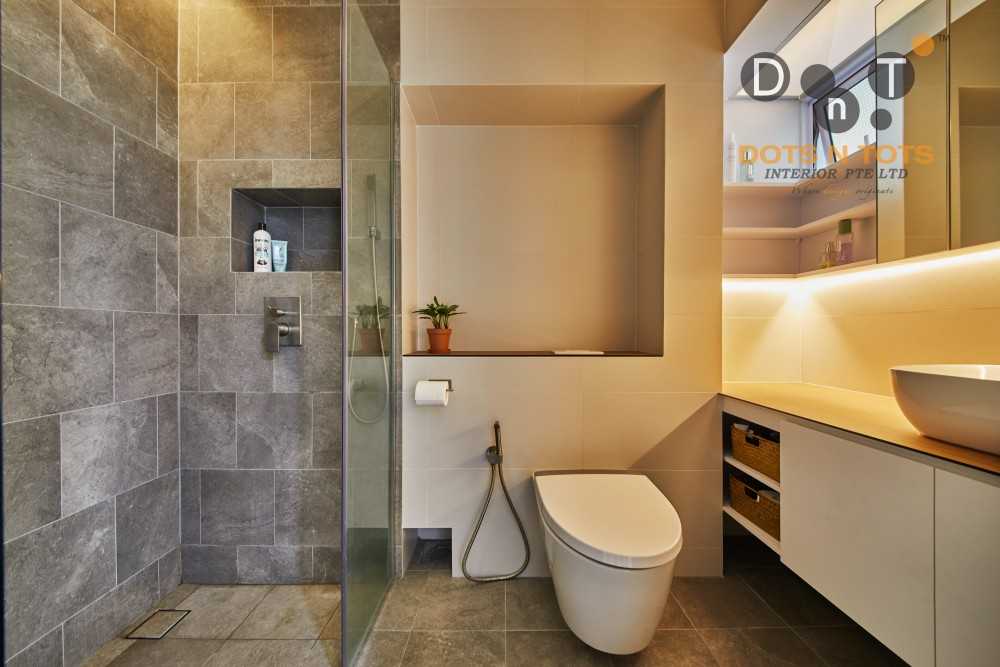Minimalist Bathroom with Homogeneous Tiles and Mirror