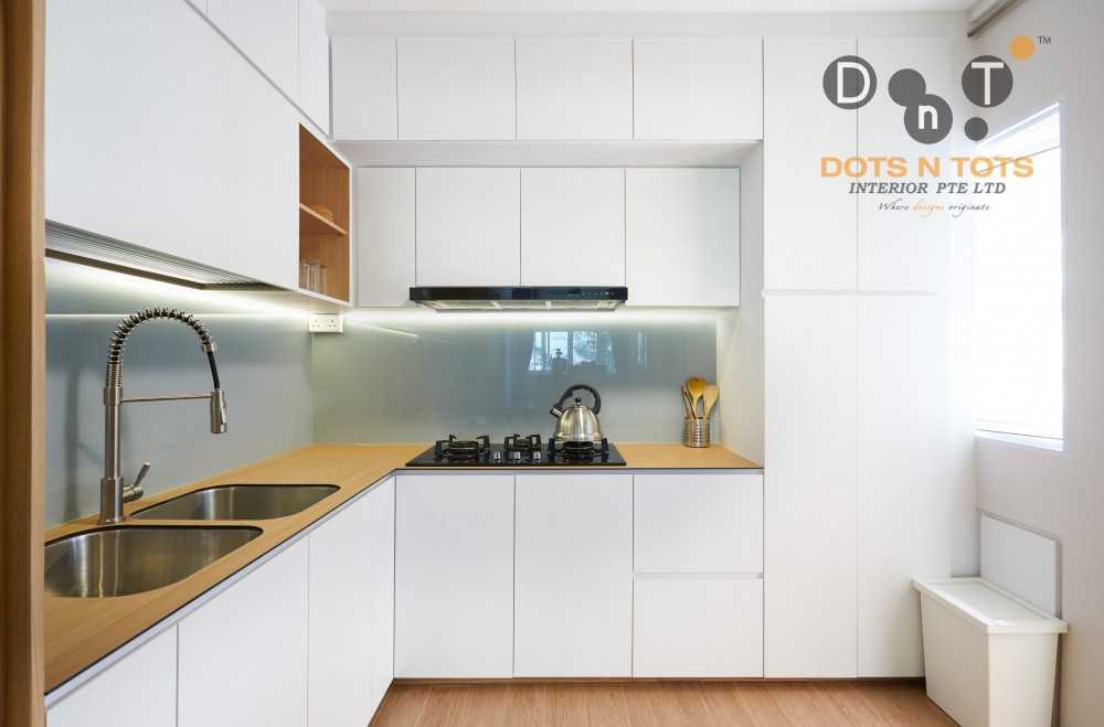 Minimalist Kitchen with Open Kitchen and Kitchen Accessories