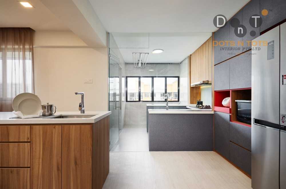 Modern Kitchen with Wood Flooring and Kitchen Island