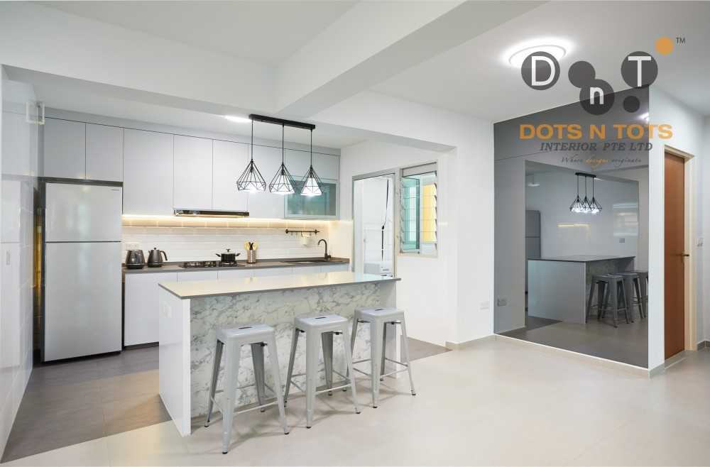 Scandinavian Kitchen with Open Kitchen and Kitchen Backsplash