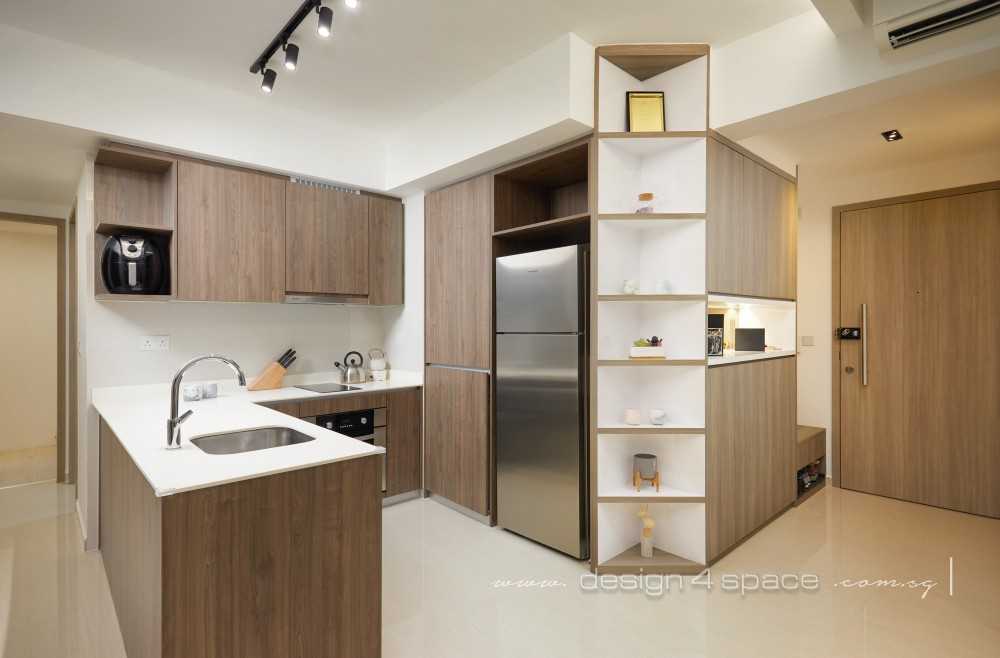 Modern Kitchen with Homogeneous Tiles and Kitchen Backsplash
