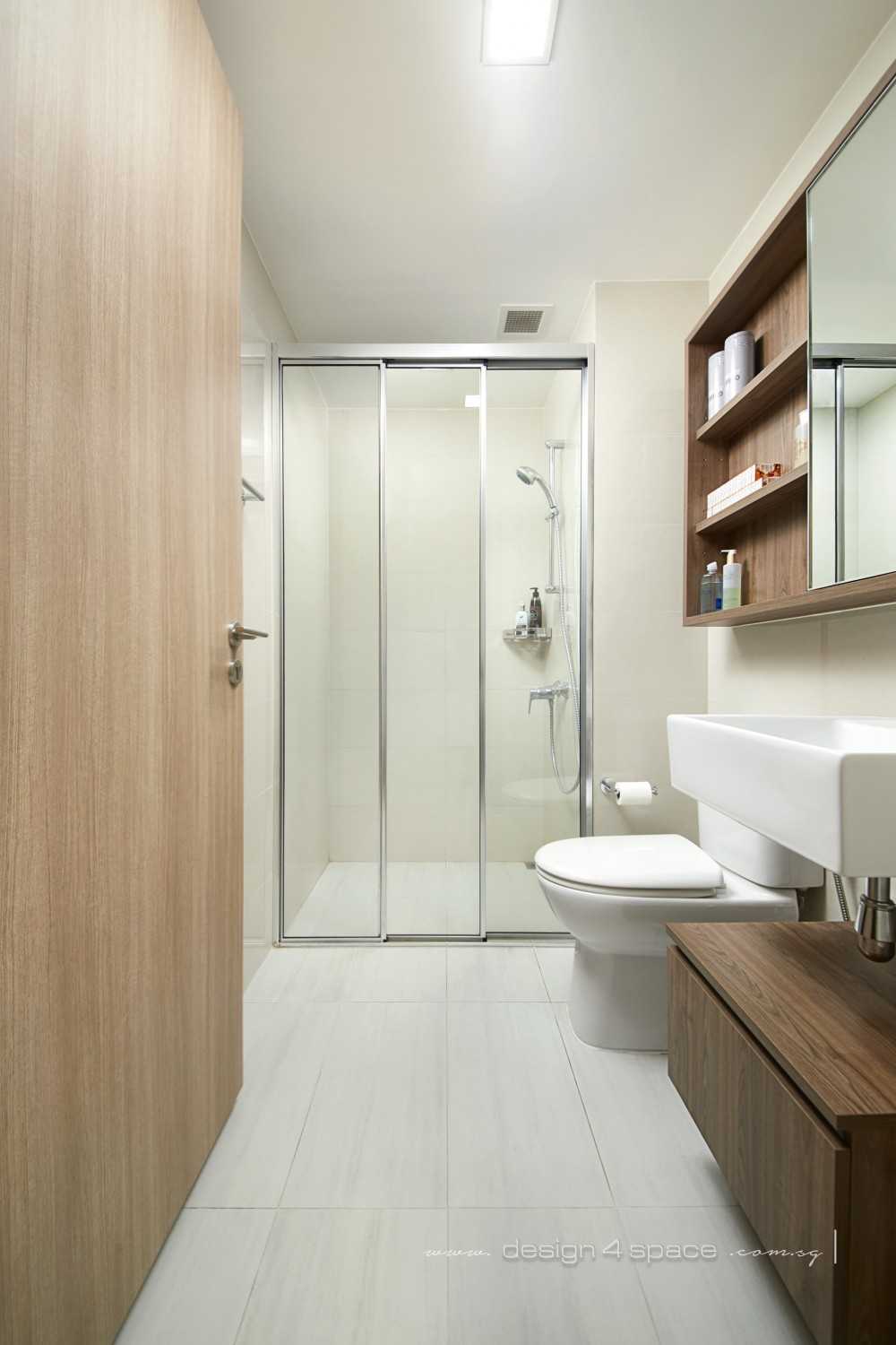 Modern Bathroom with Mirror and Bathroom Storage