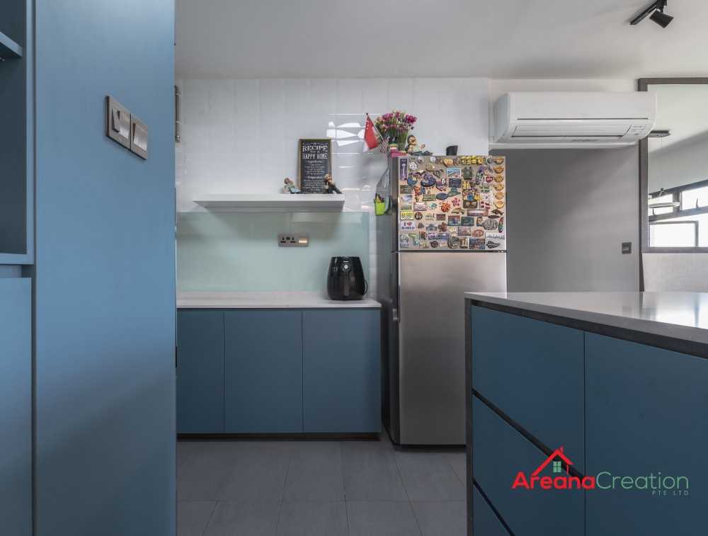 Contemporary Kitchen with Vinyl Flooring and Kitchen Window