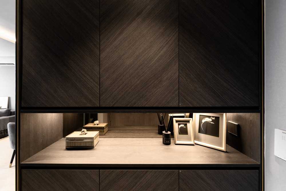 Contemporary Foyer with Feature Wall and Artwork