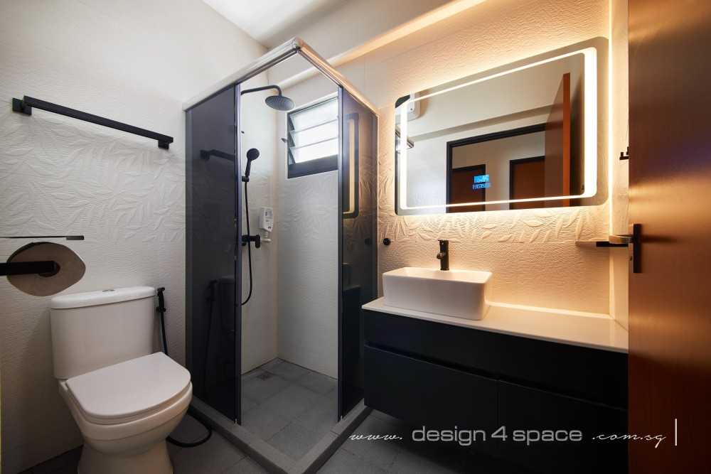 Modern Bathroom with Mirror and Bathroom Storage