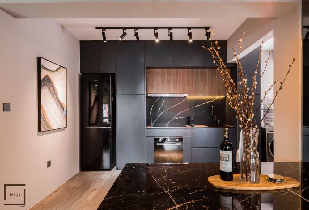 Contemporary Kitchen with Cupboard and Open Kitchen