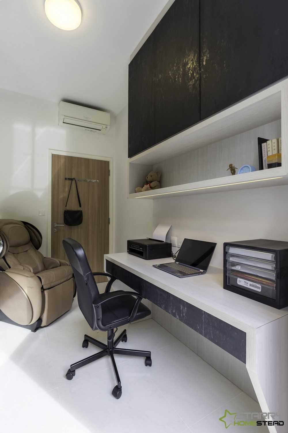 Scandinavian Workstation with Desk and Desk Chairs
