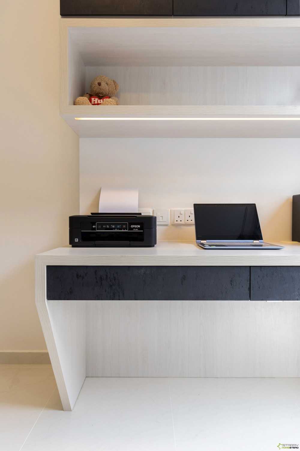 Scandinavian Workstation with Desk and Desk Chairs