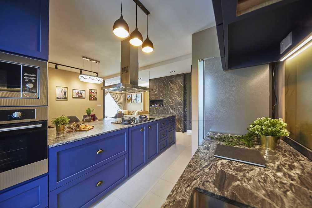 Contemporary Kitchen with Countertop and Kitchen Island