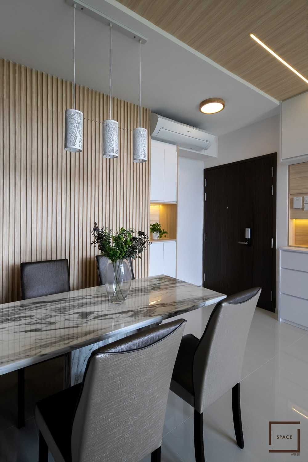 Scandinavian Dining Room with Dining Table and Dining Chairs