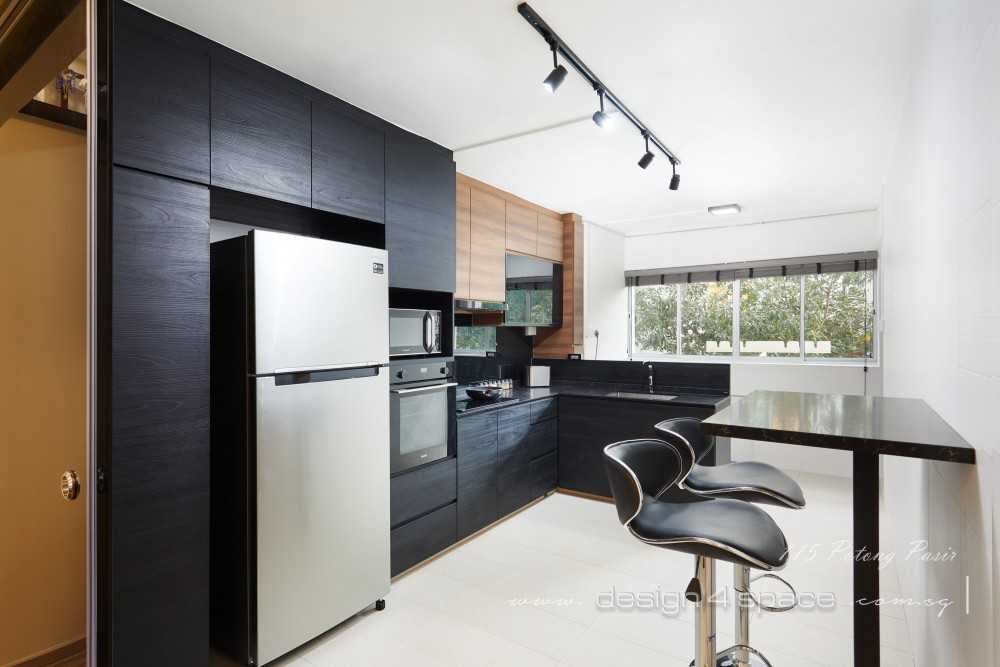 Contemporary Kitchen with Countertop and Wood Flooring