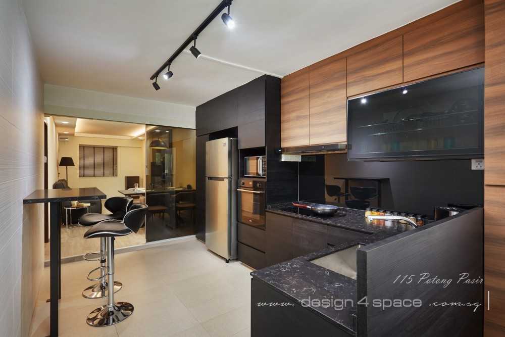 Contemporary Kitchen with Open Kitchen and Kitchen Backsplash