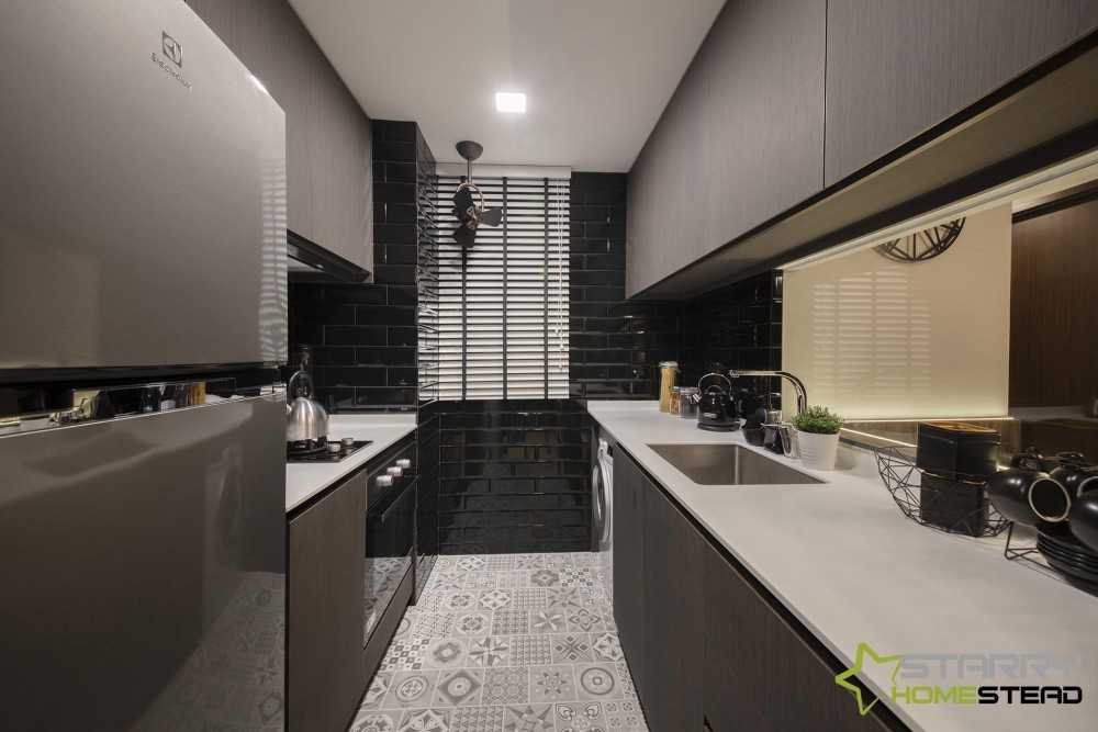 Modern Kitchen with Kitchen Backsplash and Kitchen Accessories