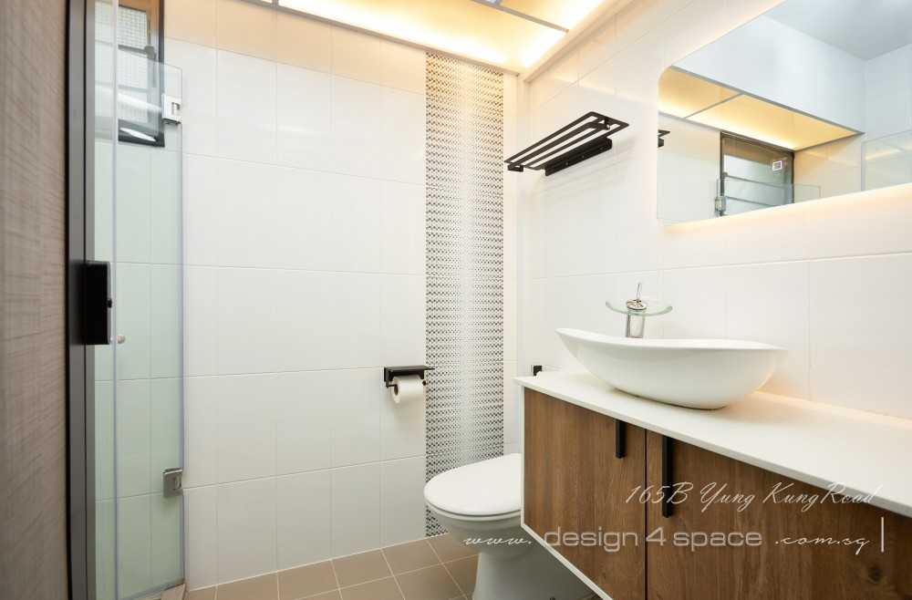 Industrial Bathroom with Homogeneous Tiles and Parquet Floor