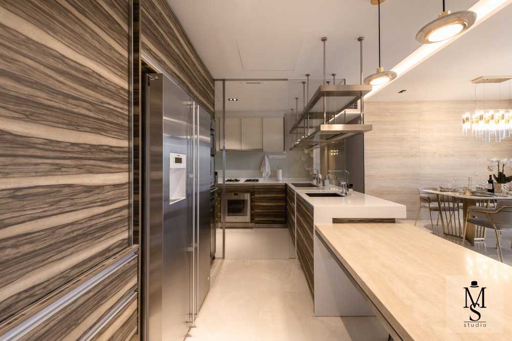 Modern Kitchen with Countertop and Marble Floor