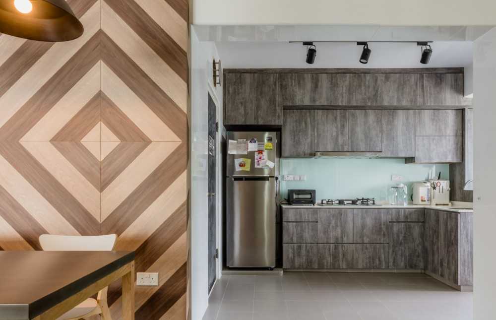 Modern Kitchen with Countertop and Homogeneous Tiles