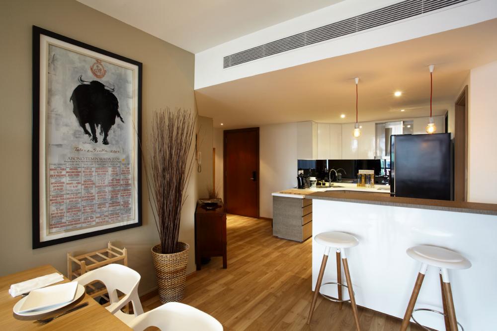 Contemporary Kitchen with Countertop and Kitchen Island