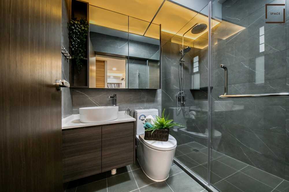 Scandinavian Bathroom with Shower Screen and Rainshower
