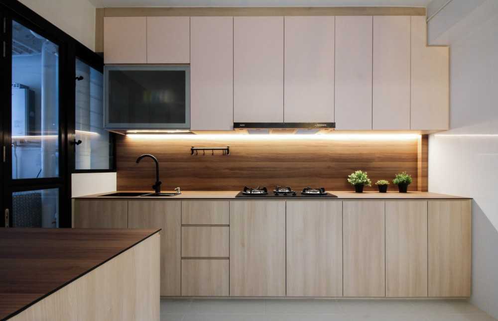 Contemporary Kitchen with Open Kitchen and Kitchen Backsplash