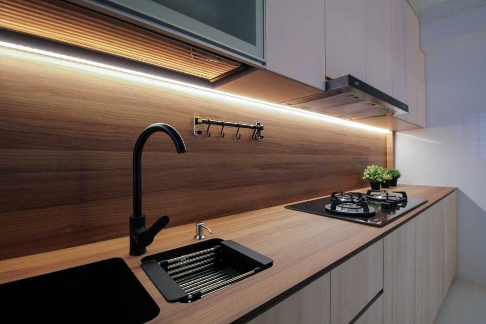 Contemporary Kitchen with Countertop and Open Kitchen