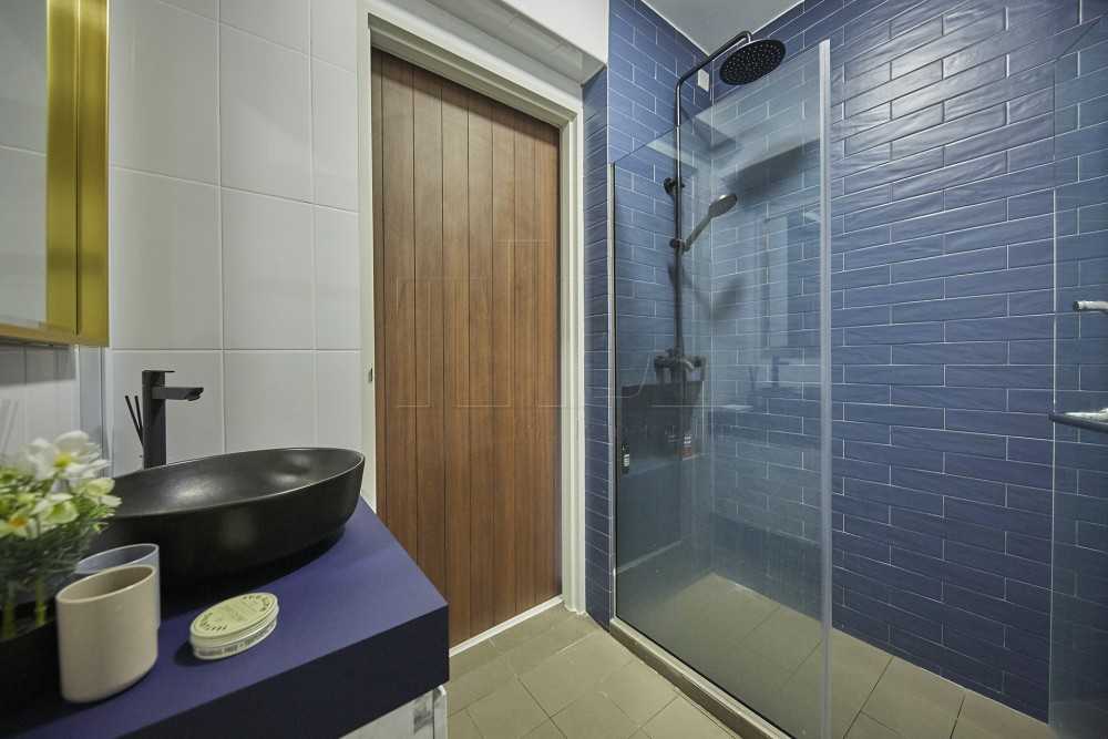 Minimalist Bathroom with Shower Screen and Bathroom Sinks