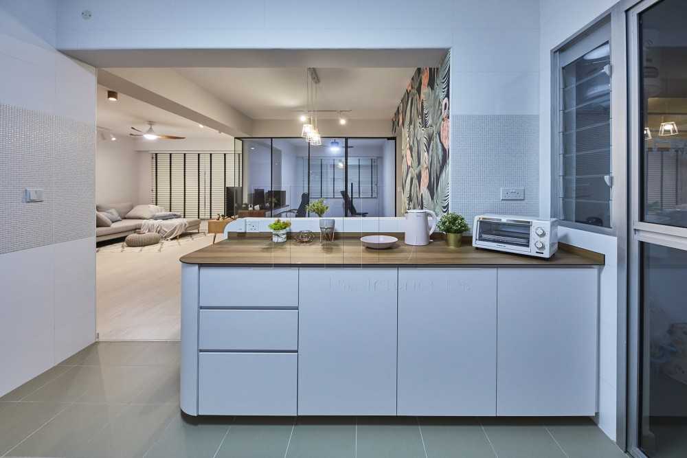 Minimalist Kitchen with Countertop and Open Kitchen