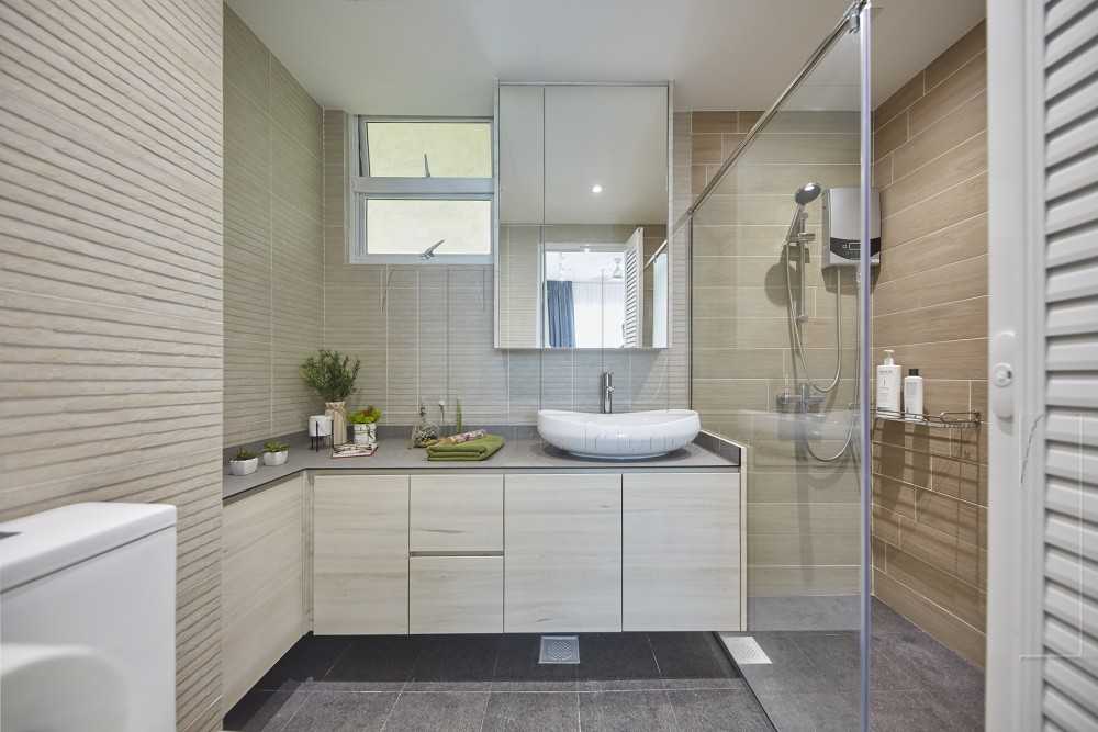 Scandinavian Bathroom with Countertop and Homogeneous Tiles