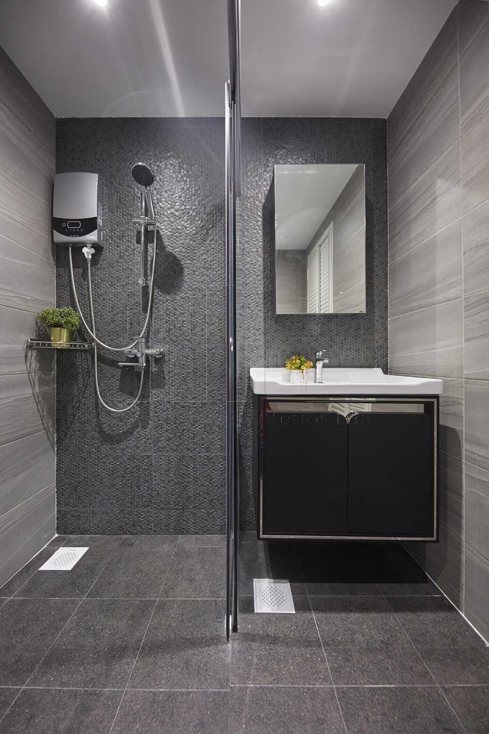 Scandinavian Bathroom with Homogeneous Tiles and Mirror