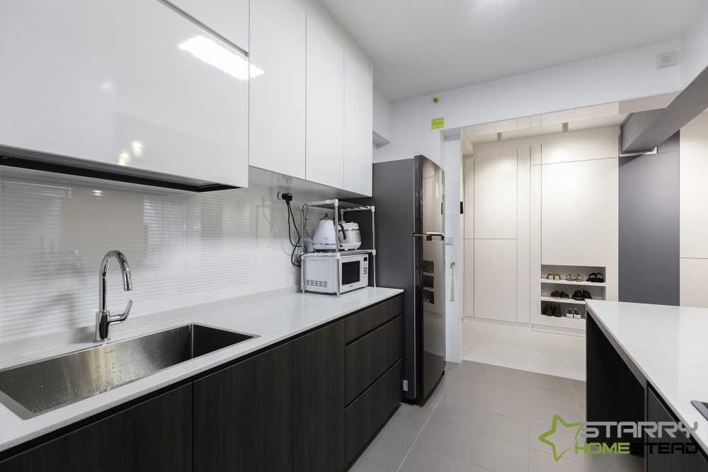 Contemporary Kitchen with Kitchen Backsplash and Kitchen Cabinets