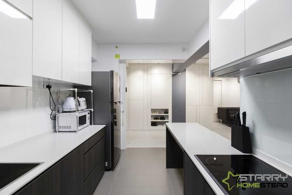 Contemporary Kitchen with Open Kitchen and Kitchen Backsplash
