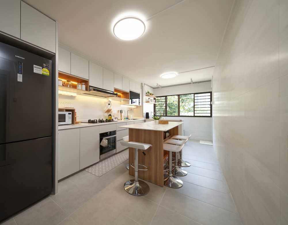 Contemporary Kitchen with Countertop and Kitchen Island