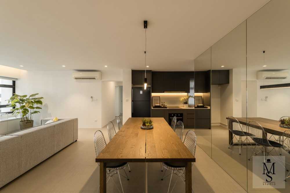 Minimalist Dining Room with Dining Table and Dining Chairs