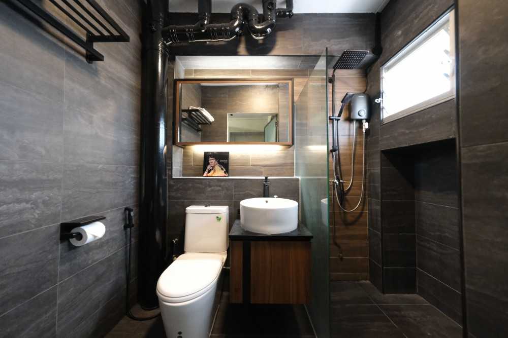 Modern Bathroom with Mirror and Shower Screen