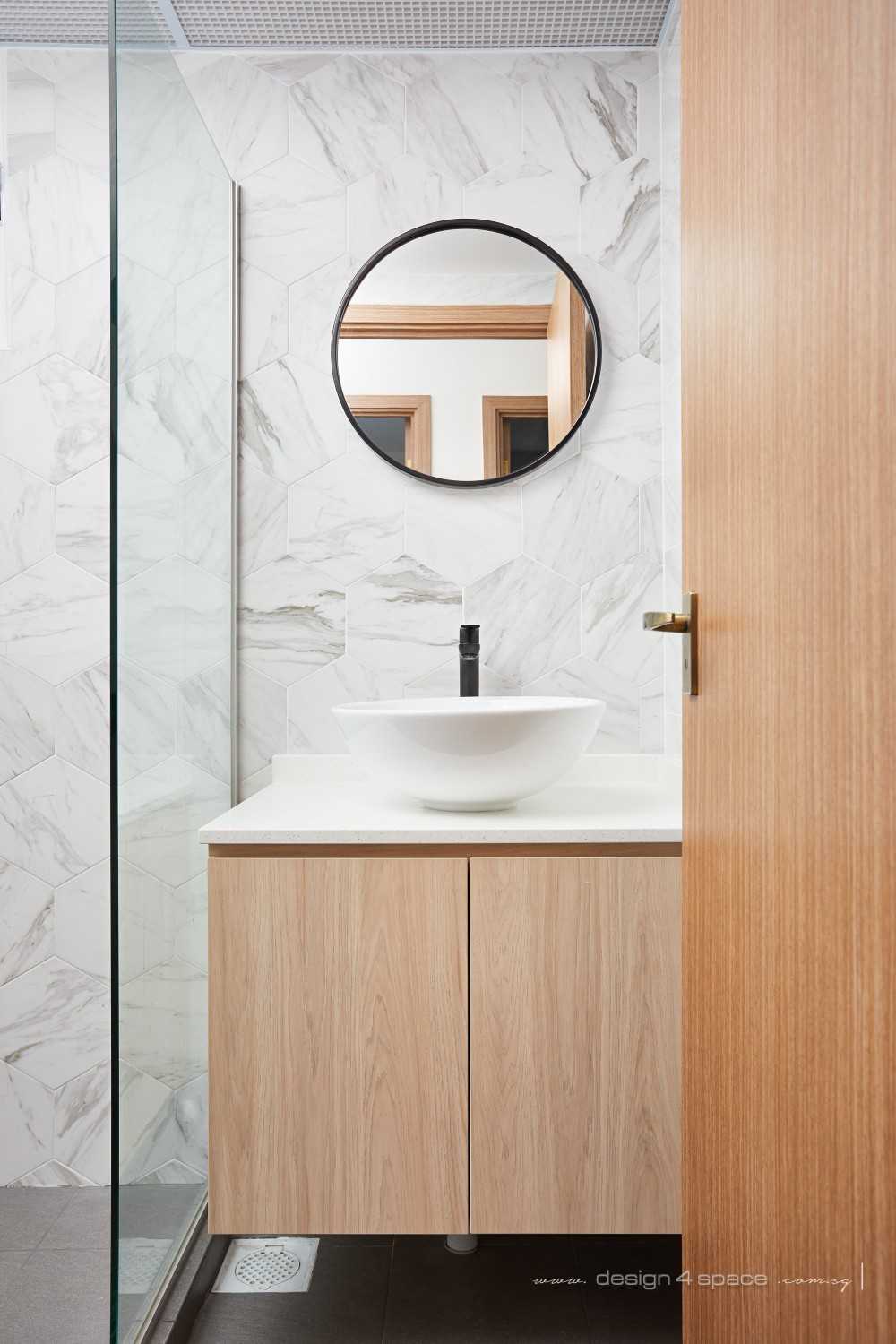 Scandinavian Bathroom with Mirror and Bathroom Storage