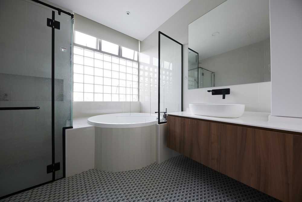 Contemporary Bathroom with Mirror and Glass Door