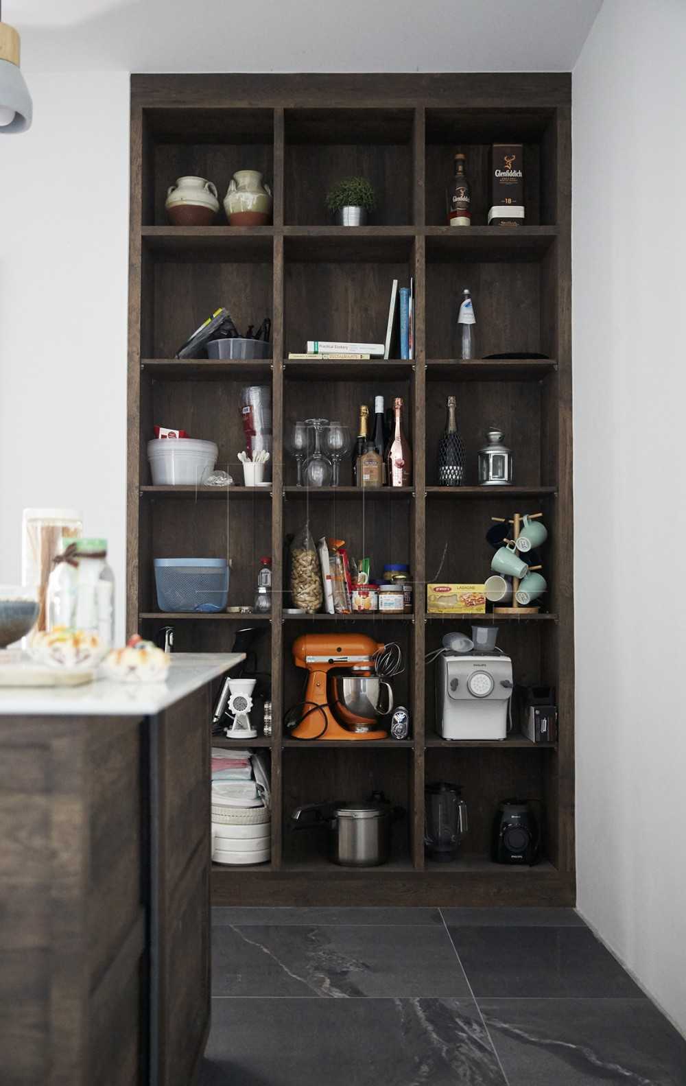 Contemporary Kitchen with Feature Wall and Breakfast Counter