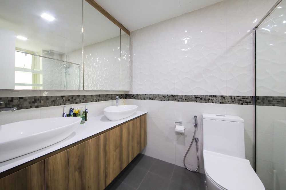 Minimalist Bathroom with Countertop and Homogeneous Tiles
