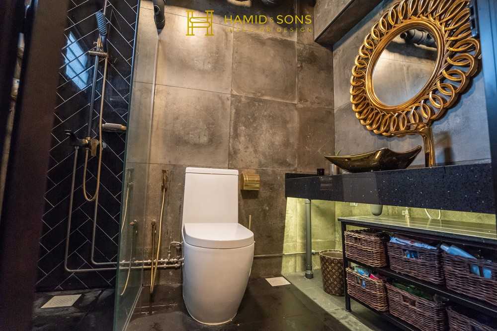 Eclectic Bathroom with Countertop and Homogeneous Tiles