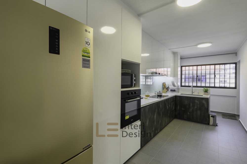 Scandinavian Kitchen with Homogeneous Tiles and Kitchen Backsplash