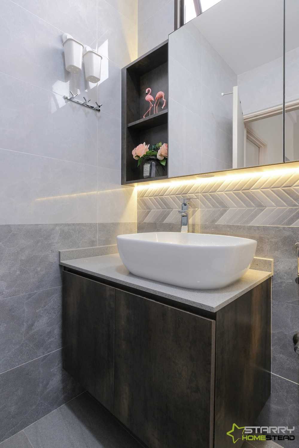 Modern Bathroom with Mirror and Vanity Counter