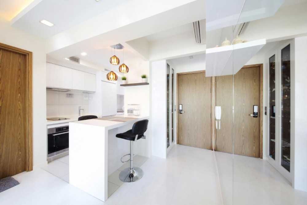 Modern Kitchen with Homogeneous Tiles and Kitchen Island