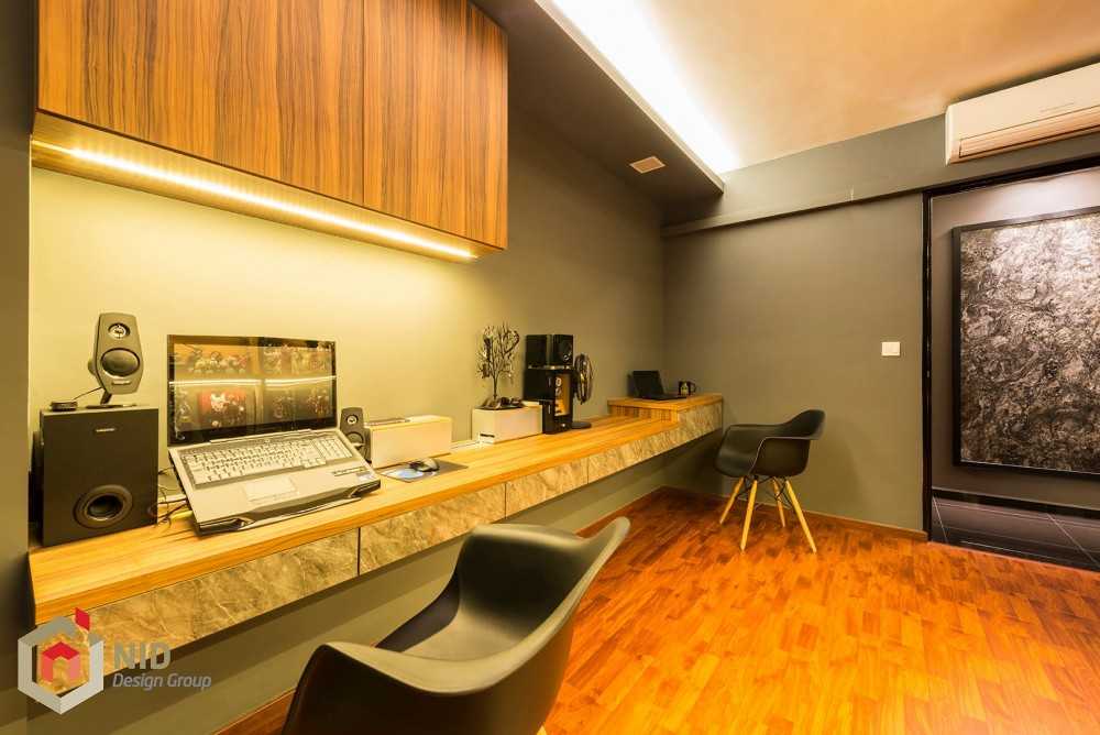 Contemporary Home Office with Bookshelf and Desk
