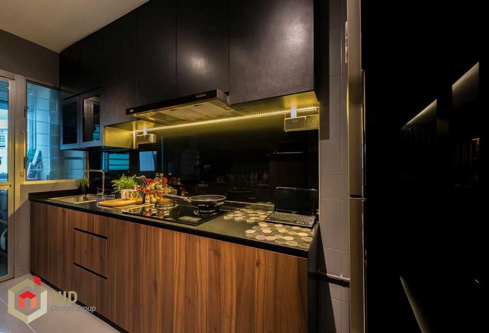 Contemporary Kitchen with Countertop and Homogeneous Tiles