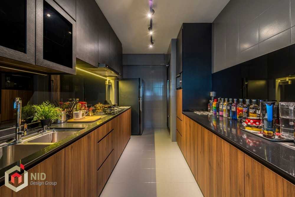 Contemporary Kitchen with Homogeneous Tiles and Cupboard